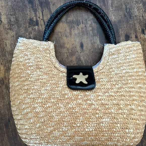 Straw shoulder handbag with starfish accent - Picture 2 of 15